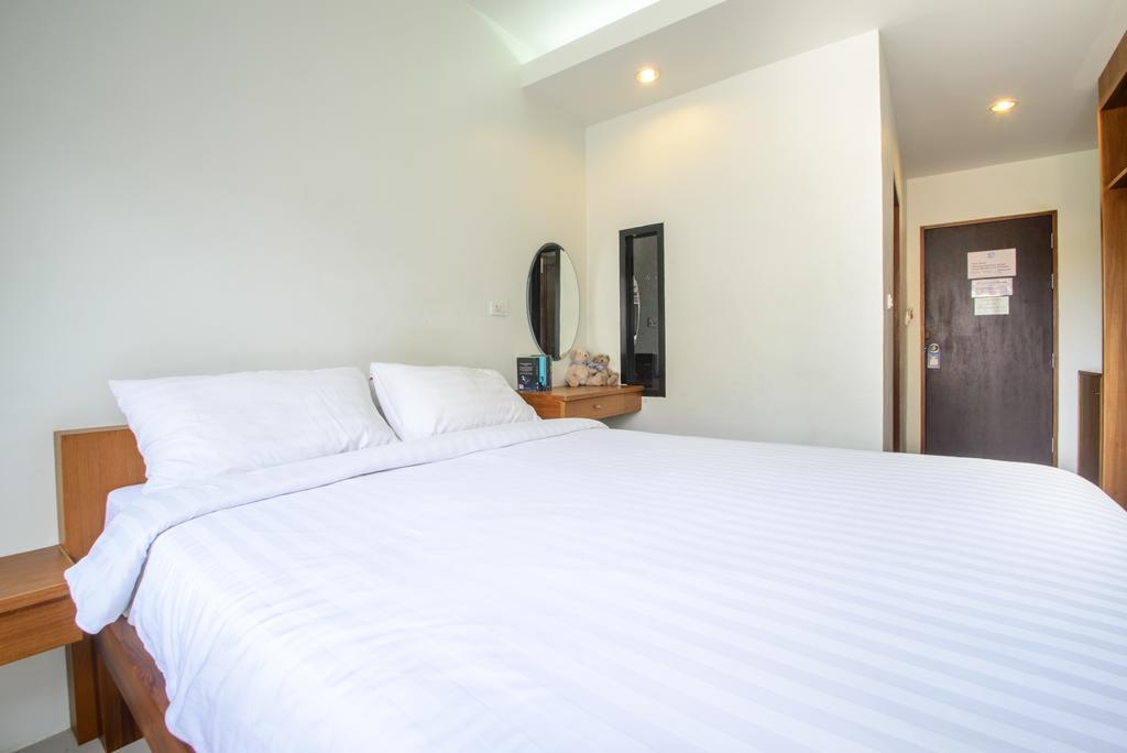 Ocean12 Chic Hotel Phuket Exterior foto